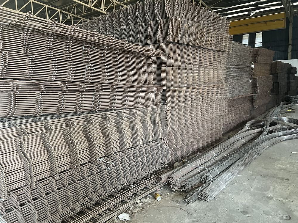 Stok keluli dalam gudang